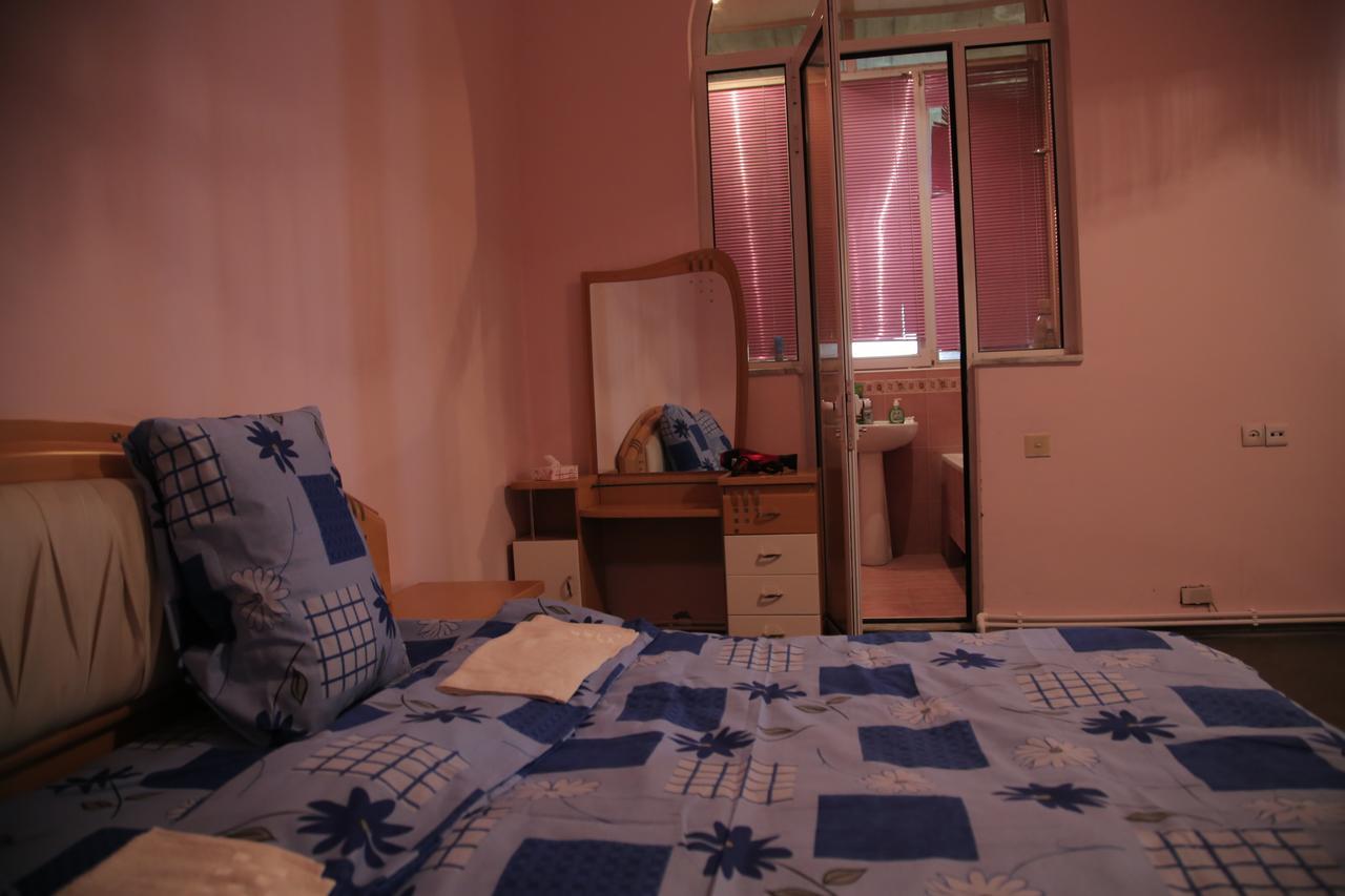 Noy Hostel エレバン エクステリア 写真