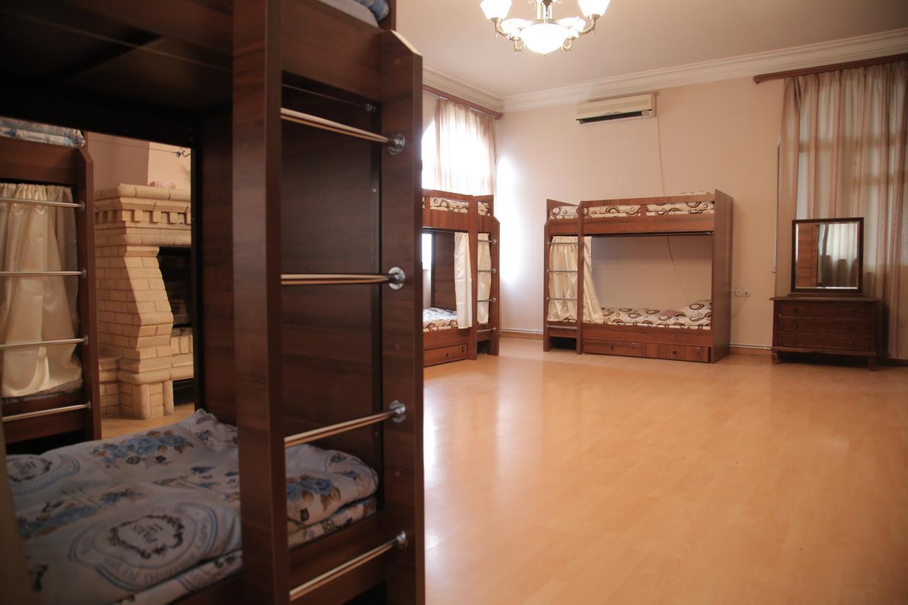 Noy Hostel エレバン エクステリア 写真