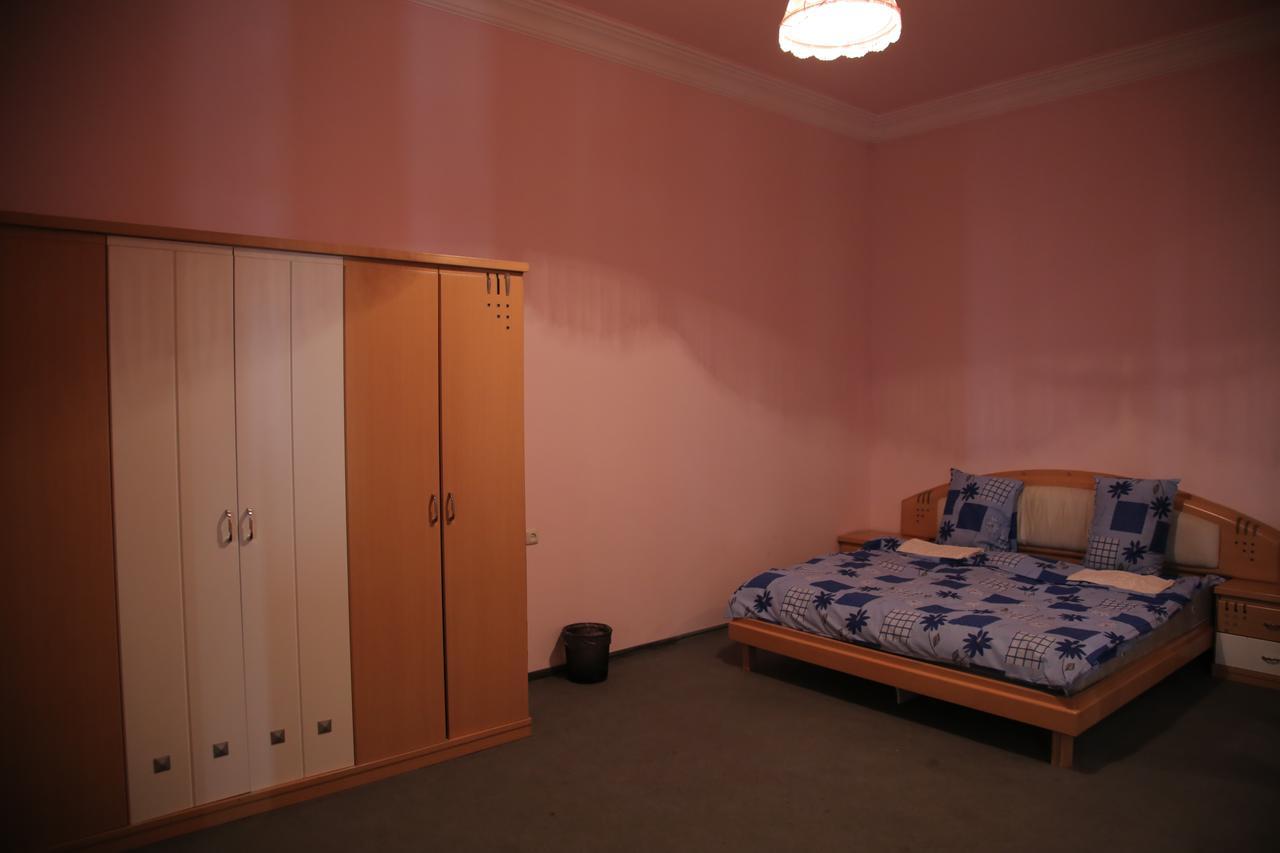 Noy Hostel エレバン エクステリア 写真