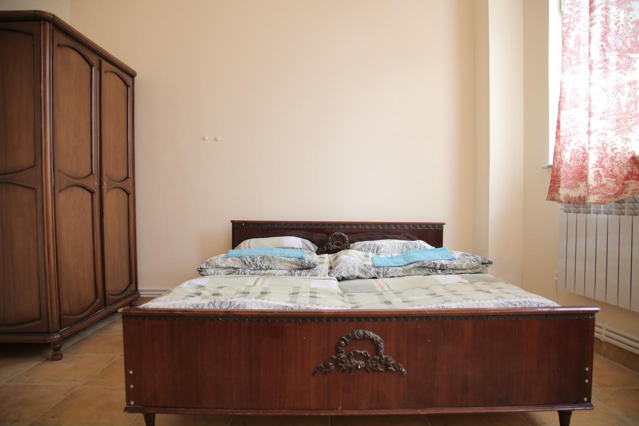 Noy Hostel エレバン エクステリア 写真